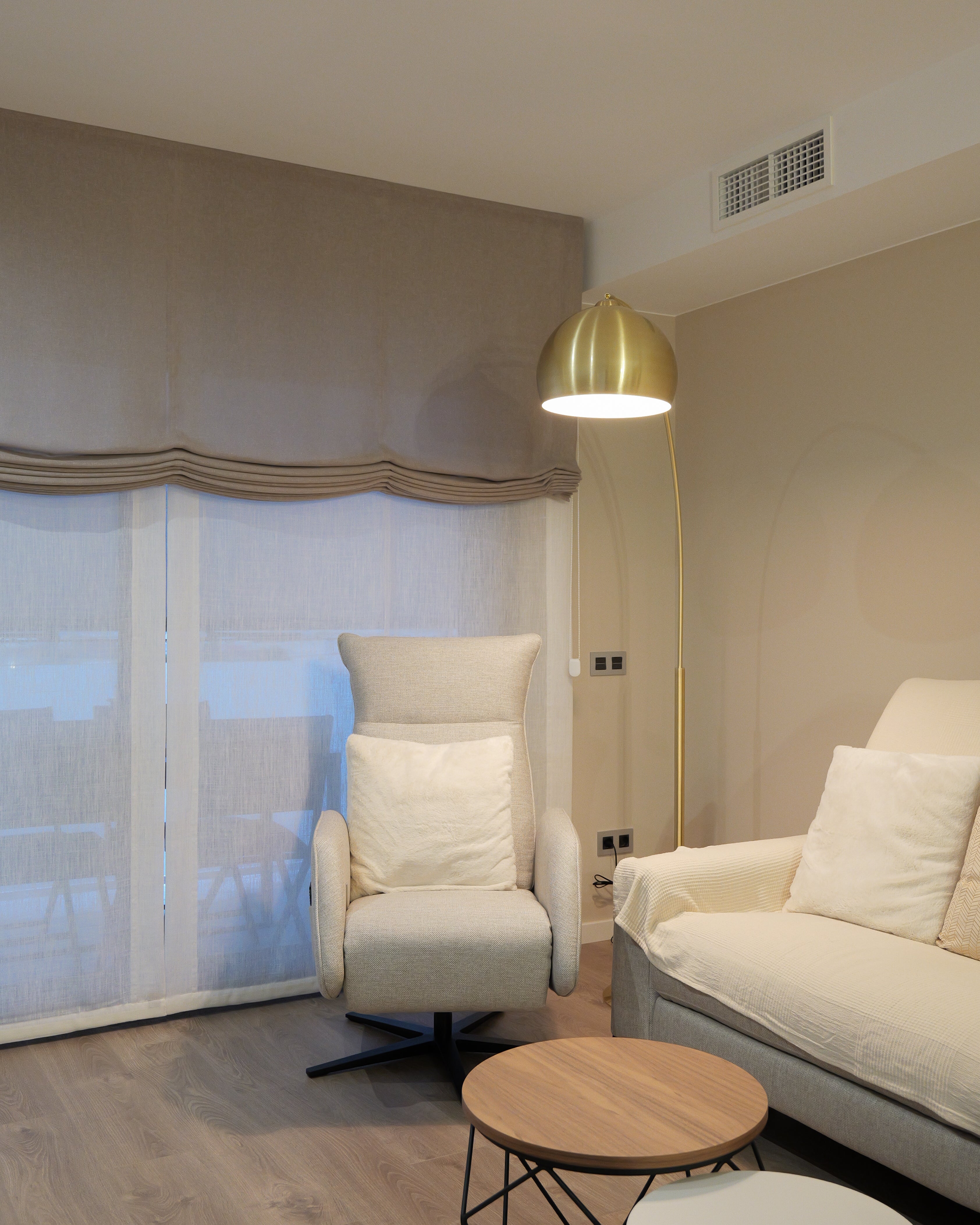 Instalación de estor paquetto, cortinas y estor screen en Viladecans