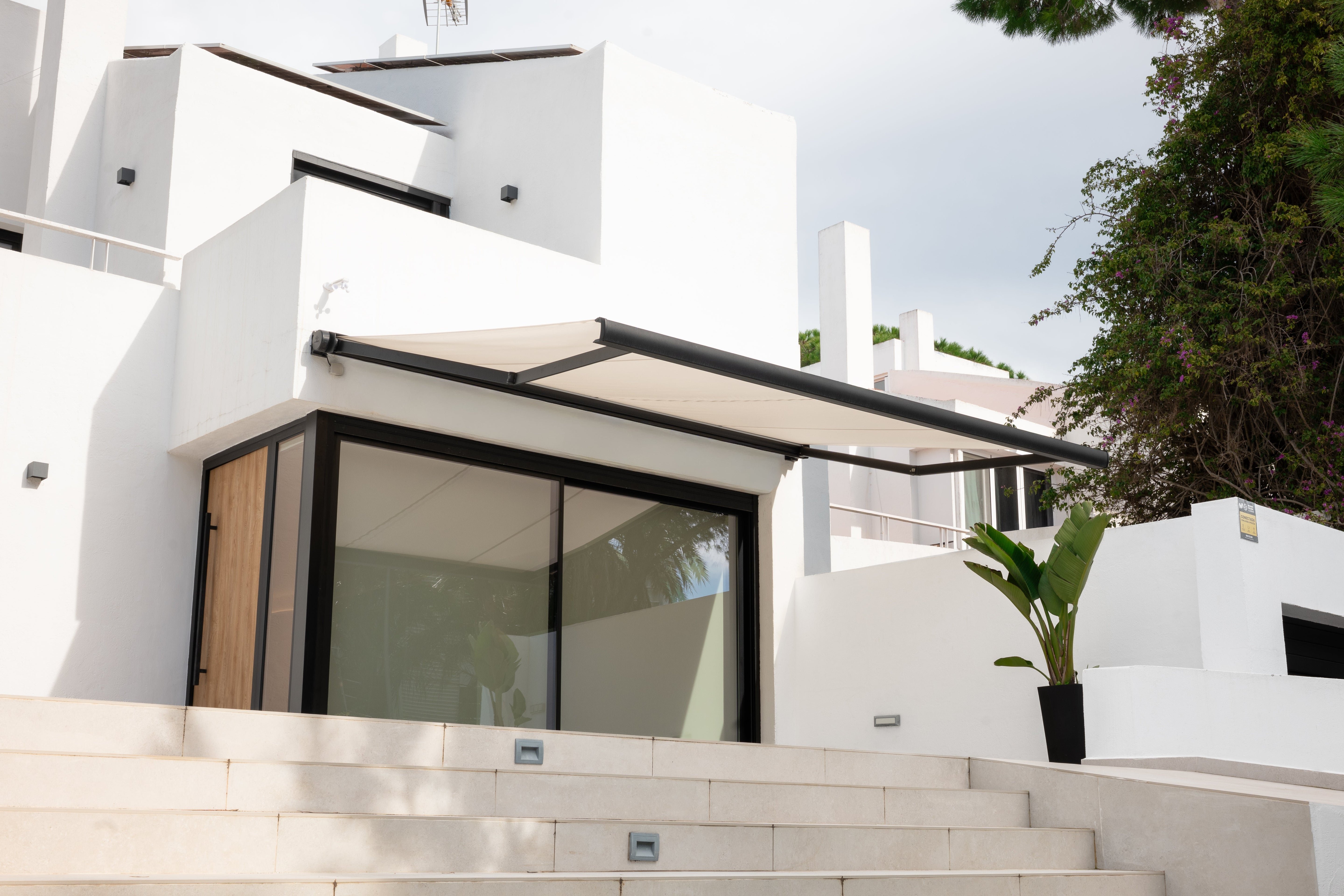 Instalación toldo cofre en Gavà Mar