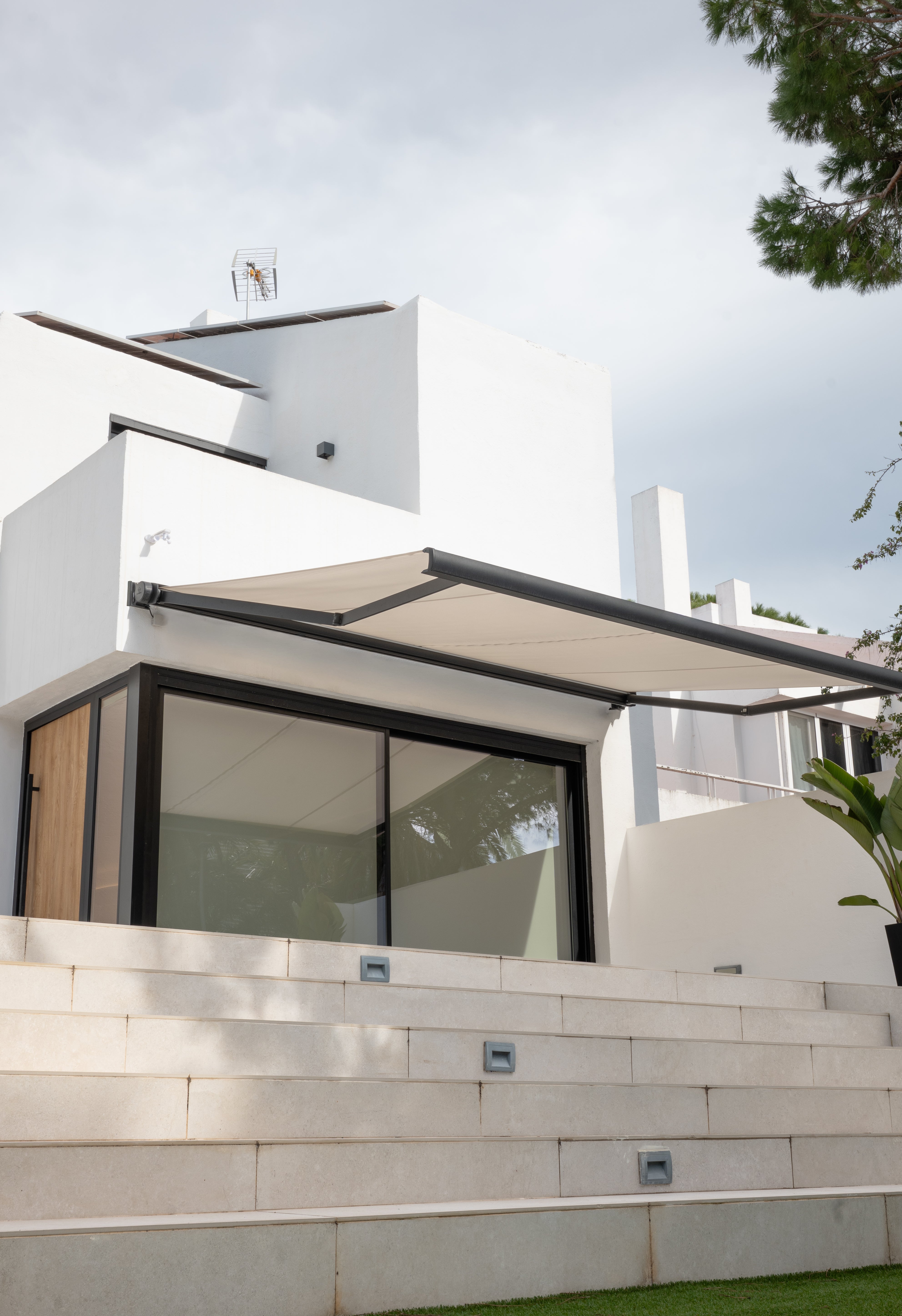 Instalación de estores motorizados y cortinas en Gavà Mar