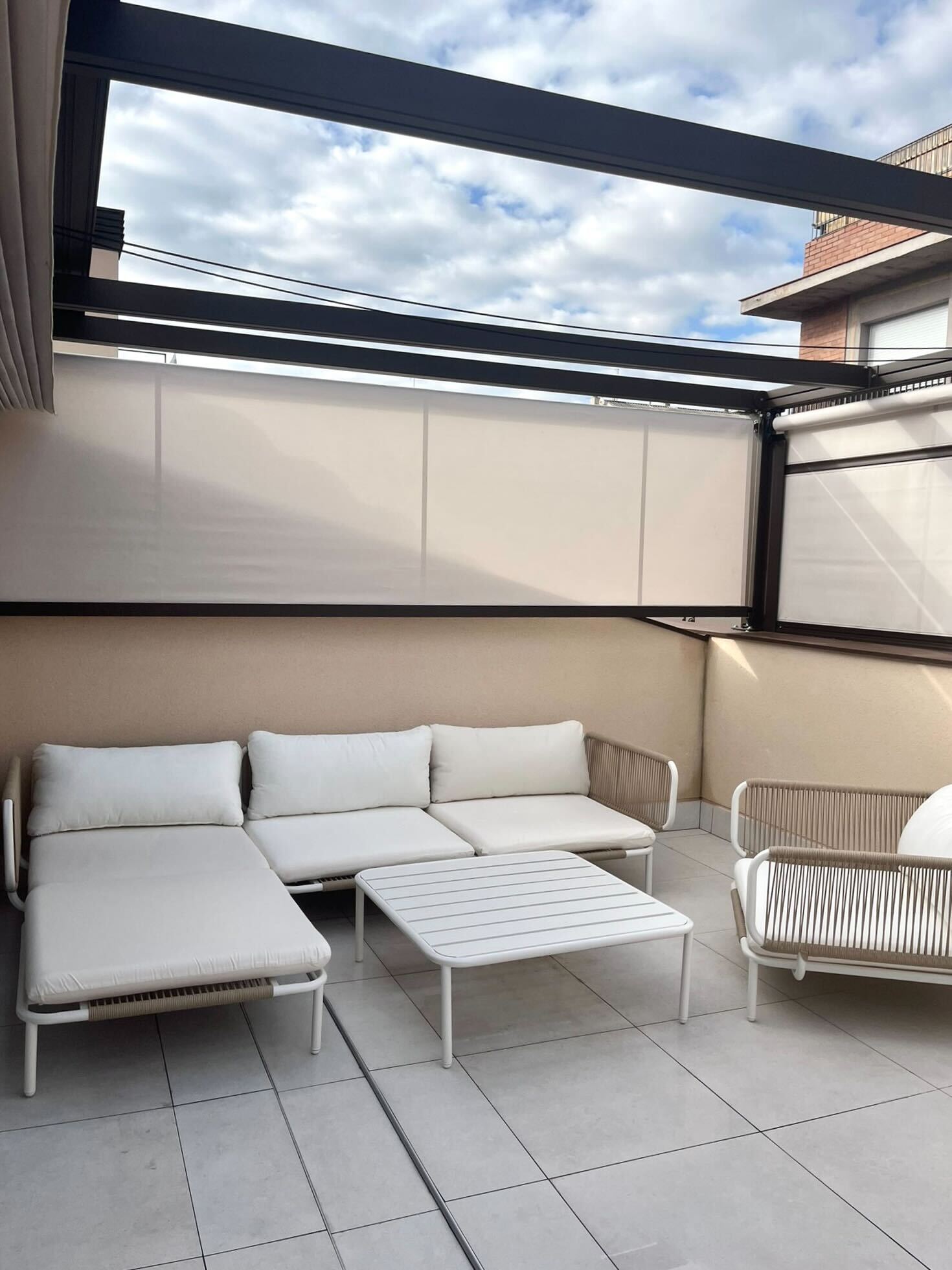 Instalación de pérgola bioclimática en Sabadell